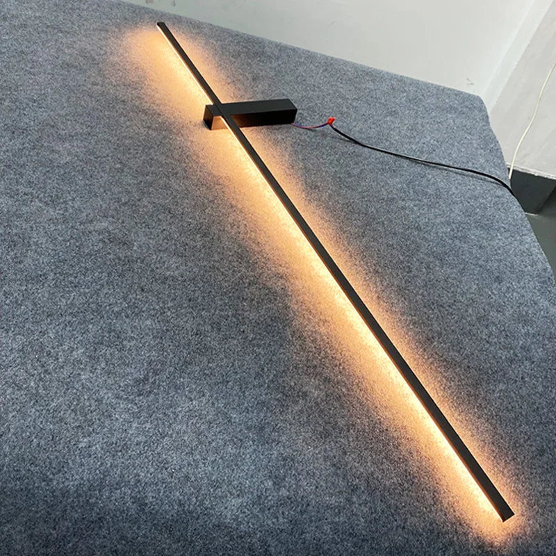 Czarna lampa ścienna, nowoczesna minimalistyczna do sypialni