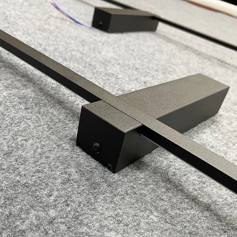 Czarna lampa ścienna, nowoczesna minimalistyczna do sypialni